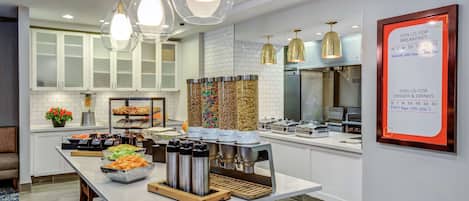 Frukostbuffé varje dag (USD 17 per person)