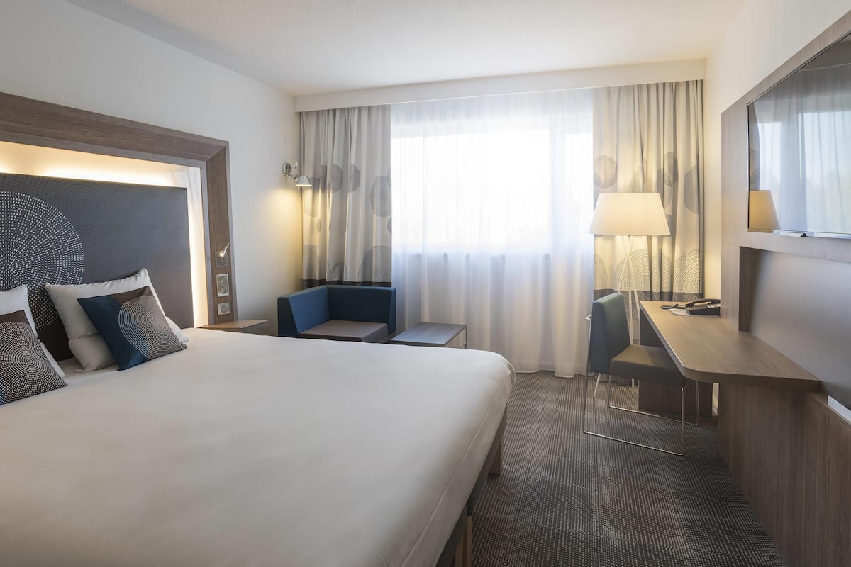 Rom – superior, 1 dobbeltseng | Sengetøy av topp kvalitet, minibar, safe på rommet og skrivebord