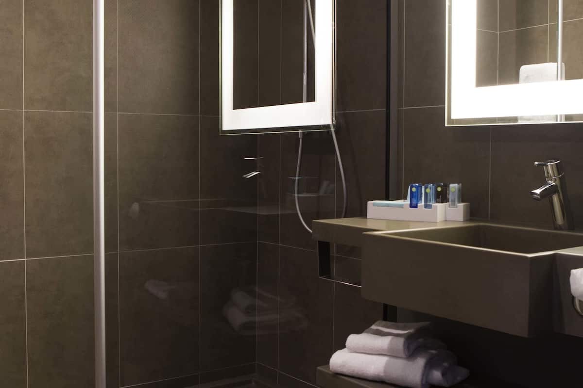 Ropa de cama de alta calidad y minibar