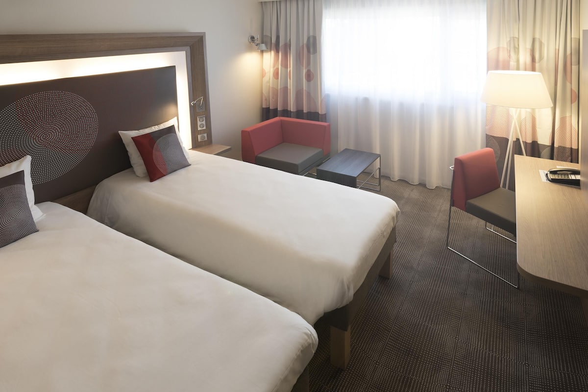 Superior Room, 2 Single Beds | Premium bedding, minibar, in-room safe, desk