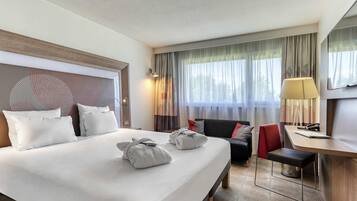 Premium bedding, minibar, in-room safe, desk