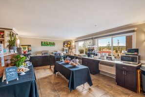 Restaurant - Red Lion Inn & Suites Sequim (Sequim)