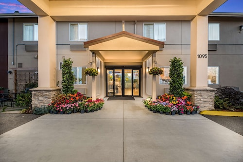 Red Lion Inn & Suites Sequim