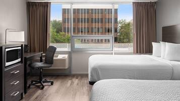 Rom, 2 queensize-senger, ikke-røyk | Skrivebord, strykejern/-brett og barnesenger (inkludert)