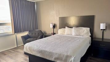 Room, 1 Queen Bed, Non Smoking | Desk, iron/ironing board, free cribs/infant beds, free WiFi