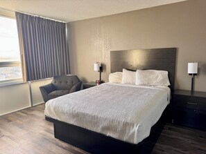Room, 1 Queen Bed, Non Smoking | Desk, iron/ironing board, free cribs/infant beds, free WiFi