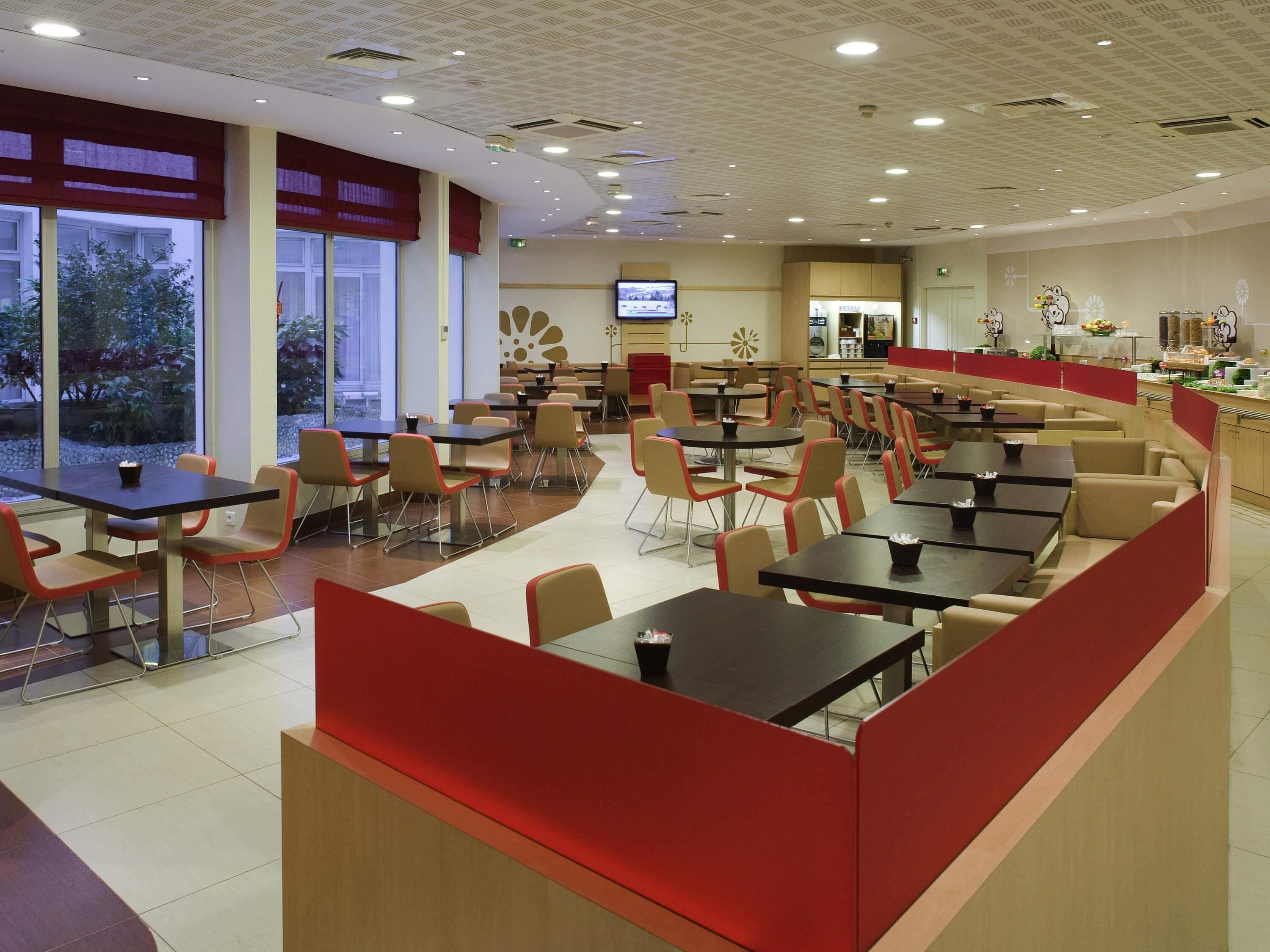 Daily to-go breakfast (EUR 10.9 per person)