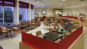 Daily to-go breakfast (EUR 10.9 per person)