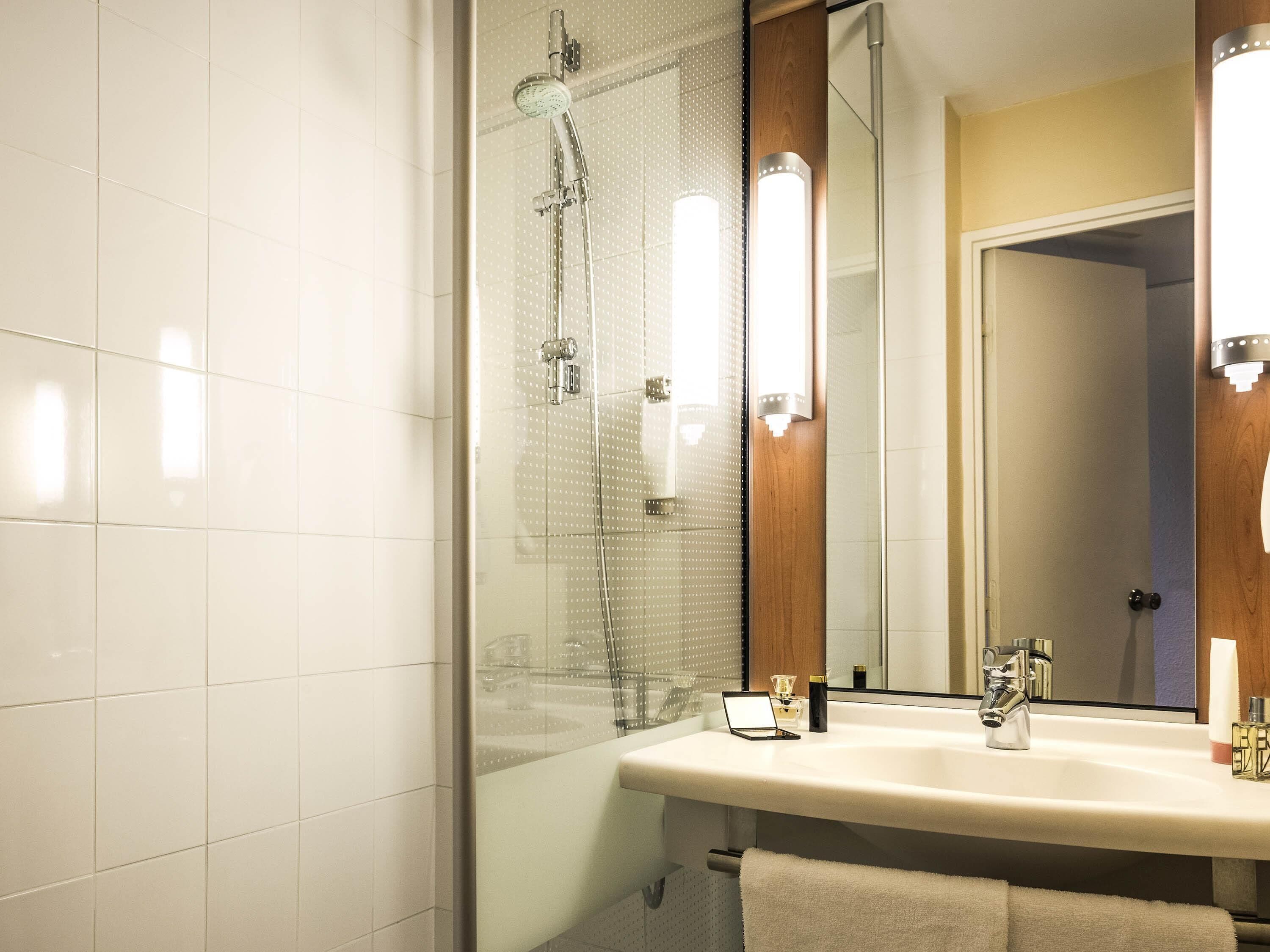 Colchones con pillow-top, muebles diferentes y cortinas blackout 