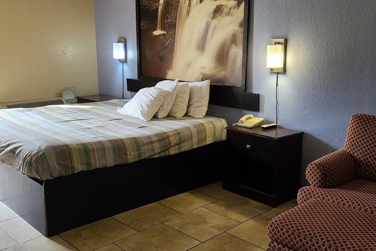 Desk, free WiFi, bed sheets