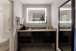 1 bedroom, premium bedding, laptop workspace, iron/ironing board