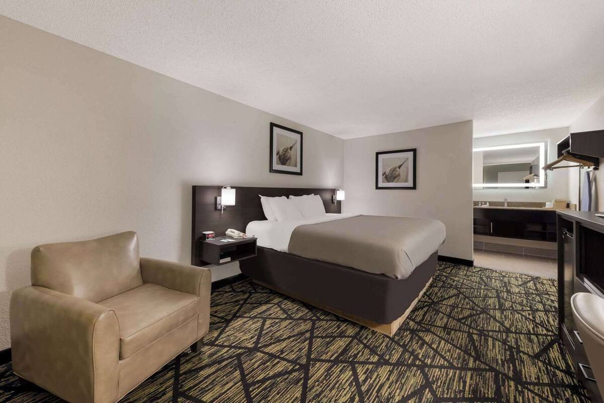 1 bedroom, premium bedding, laptop workspace, iron/ironing board