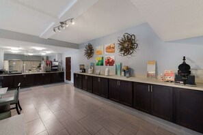 Free daily buffet breakfast - Quality Inn Orange Park Jacksonville (Jacksonville)