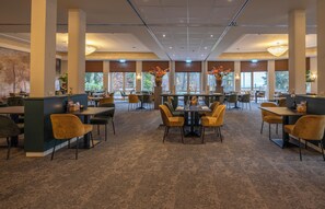 Breakfast, dinner served; French cuisine, garden views 