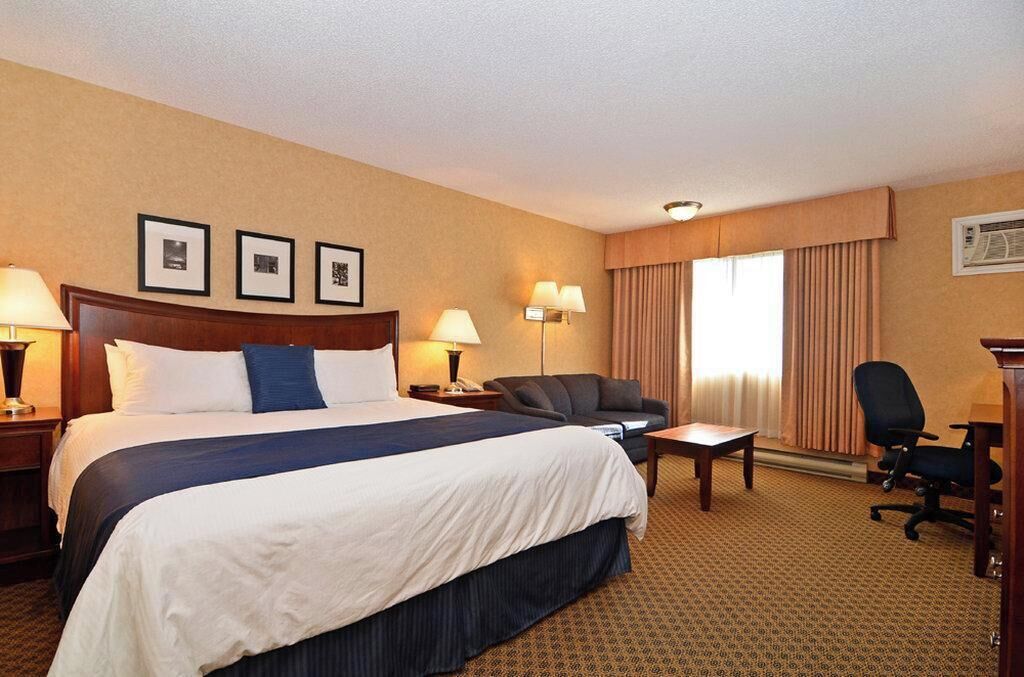 Premium bedding, pillowtop beds, in-room safe, desk
