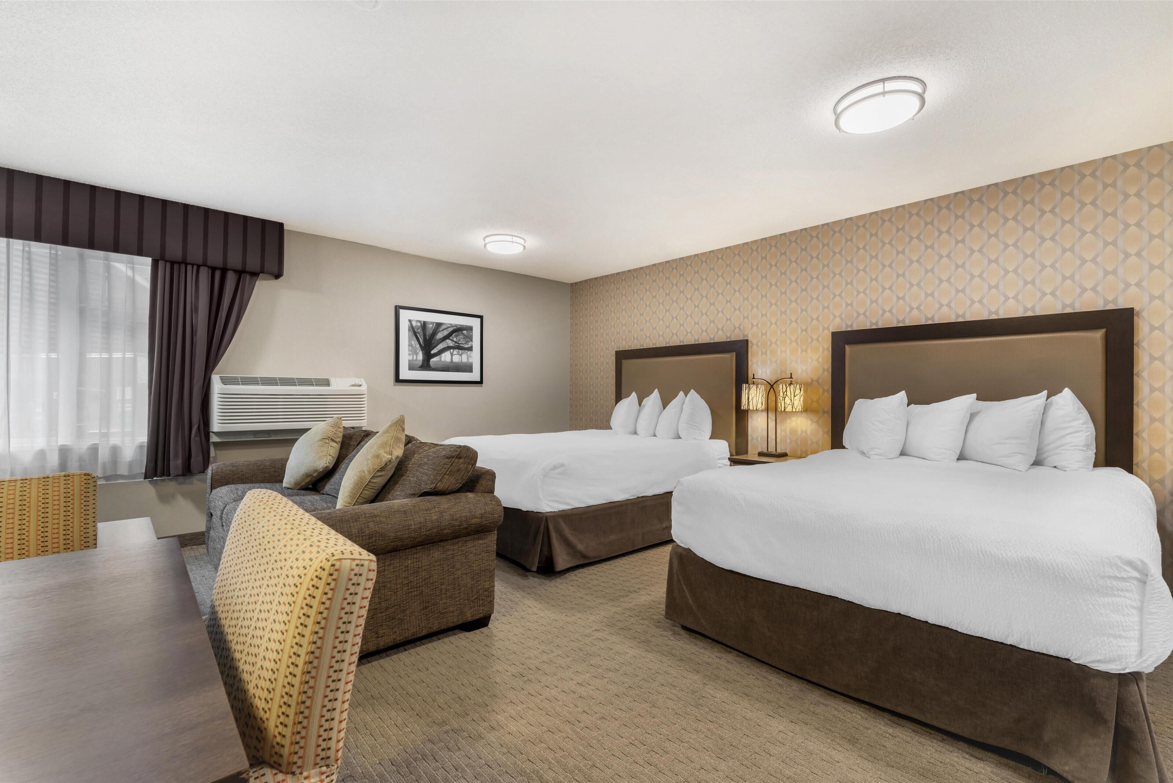 Family Suite, 2 Queen Beds, Non Smoking, Kitchenette (with Sofabed)