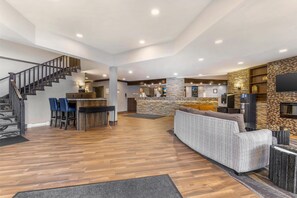 Lobby - Best Western Plus Country Meadows Inn (Langley)