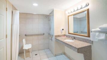 Escriptori, cortines opaques, planxa i posts de planxar i wifi gratuïta