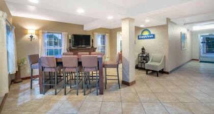 Days Inn by Wyndham Cave City