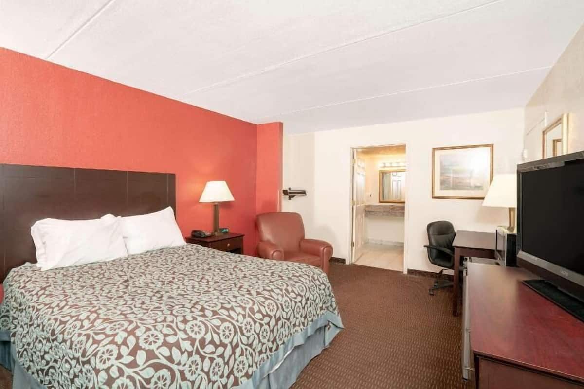 Blackout curtains, free WiFi