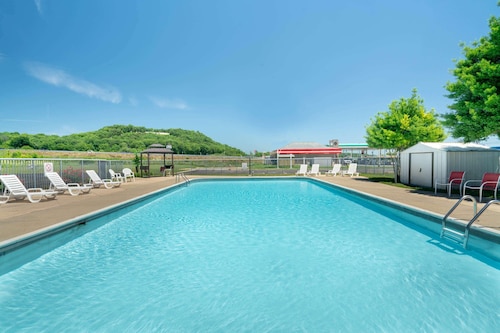 Days Inn by Wyndham Cave City