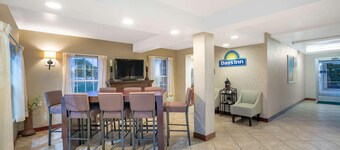 Days Inn by Wyndham Cave City