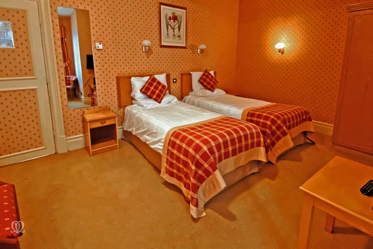 classic plus twin | bathroom | free toiletries, hair dryer, towels