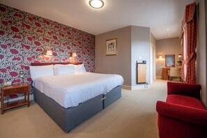 โต๊ะทำงาน, เตารีด/โต๊ะรีดผ้า, Wi-Fi ฟรี, ผ้าปูที่นอน