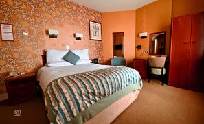 Desk, iron/ironing board, free WiFi, bed sheets - Metropole Hotel and Spa (Llandrindod Wells)