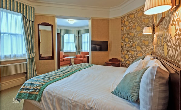 Desk, iron/ironing board, free WiFi, bed sheets - Metropole Hotel and Spa (Llandrindod Wells)