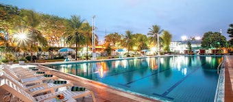 Surabaya Suites Hotel Powered by Archipelago