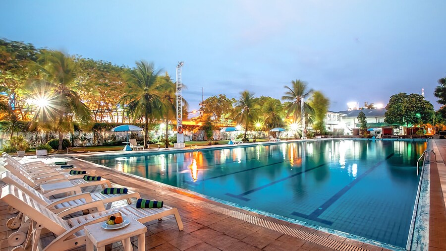 Surabaya Suites Hotel Powered by Archipelago