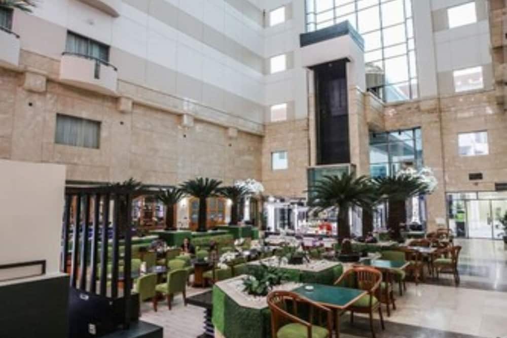 Surabaya Suites Hotel Powered by Archipelago