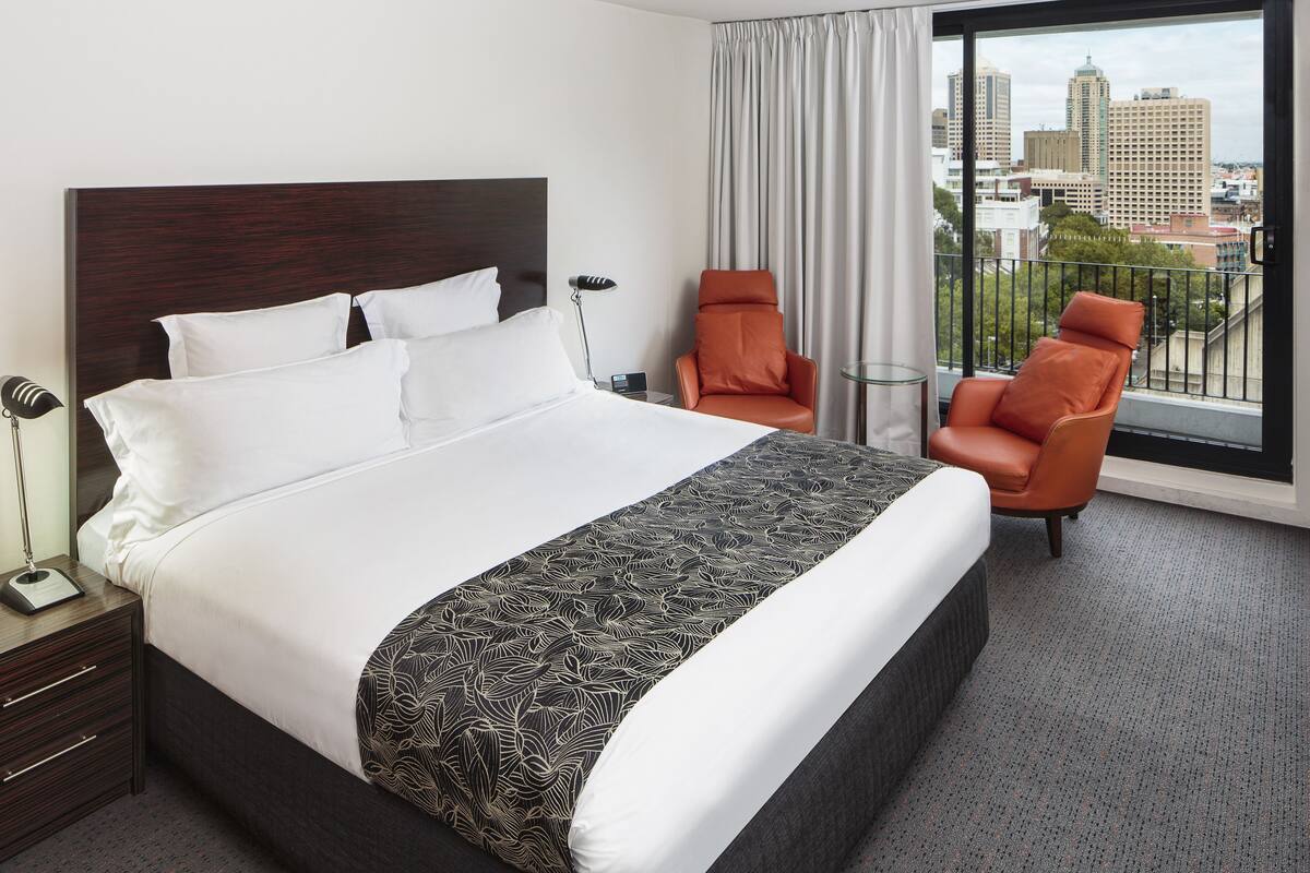 Chambre Premium, 1 très grand lit, balcon | Literie de qualité supérieure, matelas Select Comfort