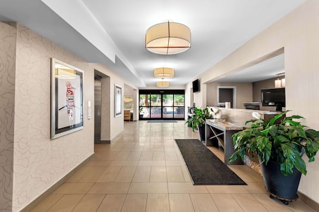 Lobby. Best Western Cowichan Valley Inn