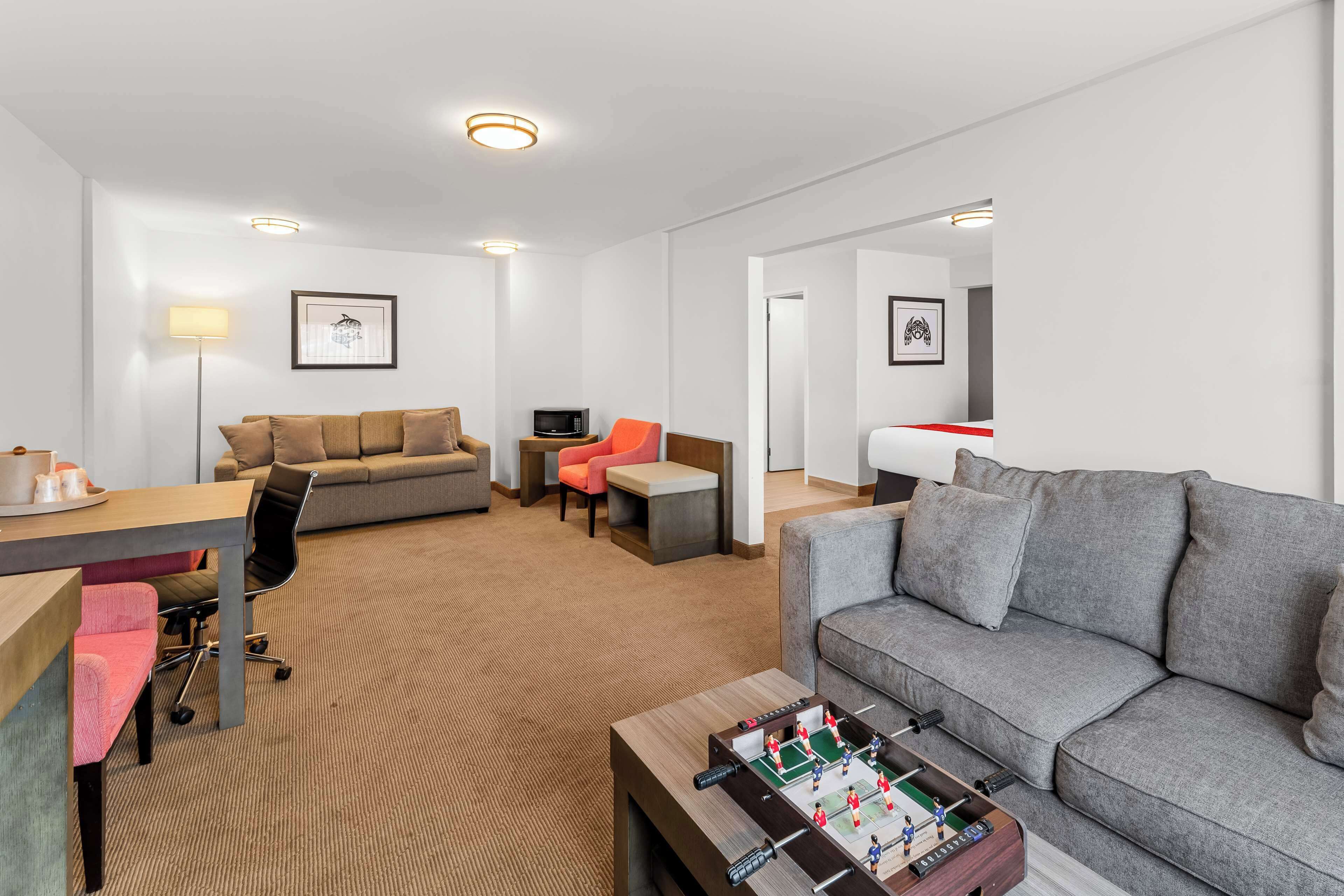 family room, 2 queen beds, non smoking | laptop workspace, blackout curtains, soundproofing, iron/ironing board