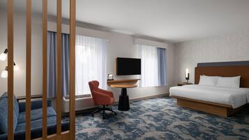 One king studio suite non smoking | Premium bedding, pillowtop beds, in-room safe, blackout drapes