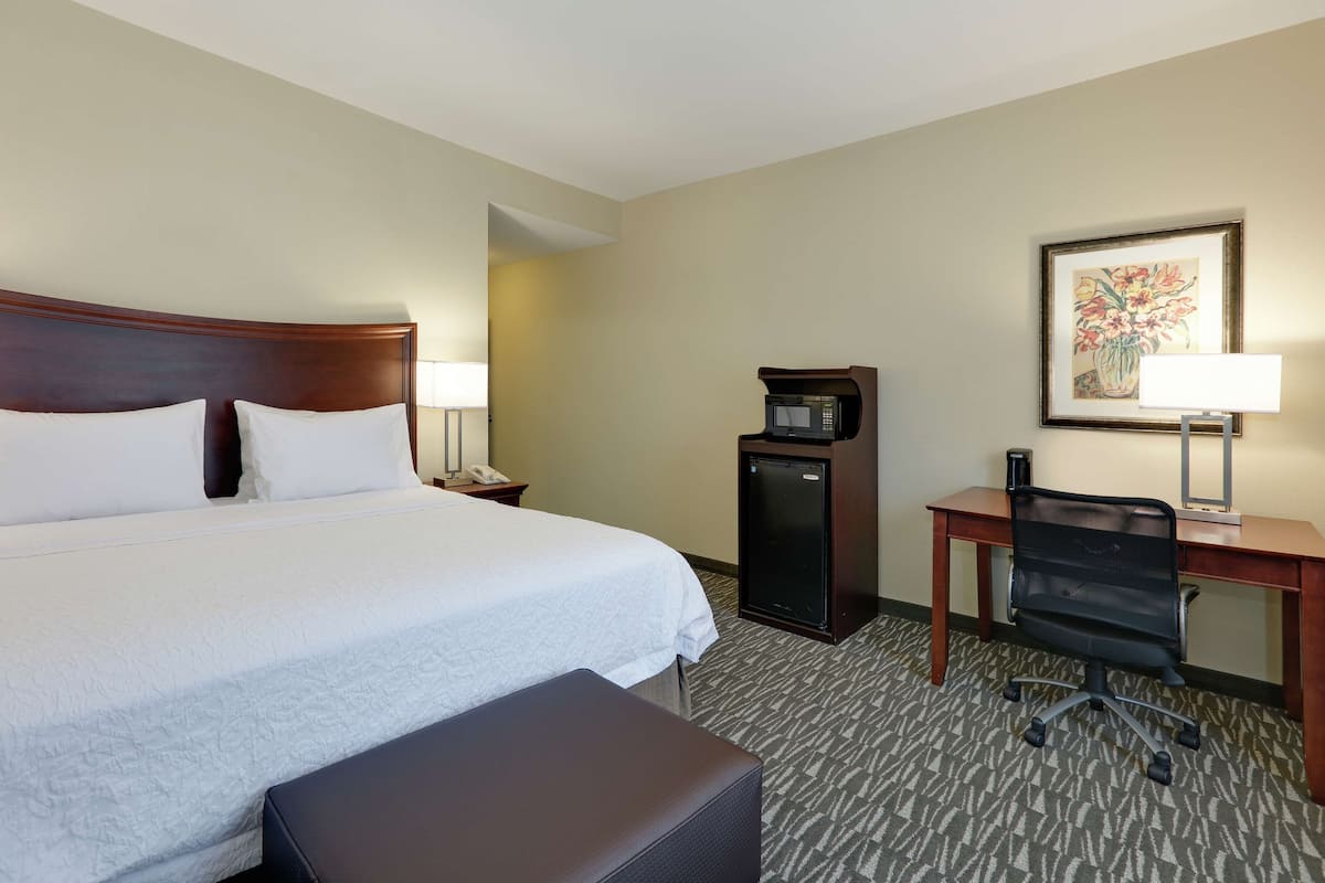 One king bed non smoking | Premium bedding, pillowtop beds, in-room safe, blackout drapes