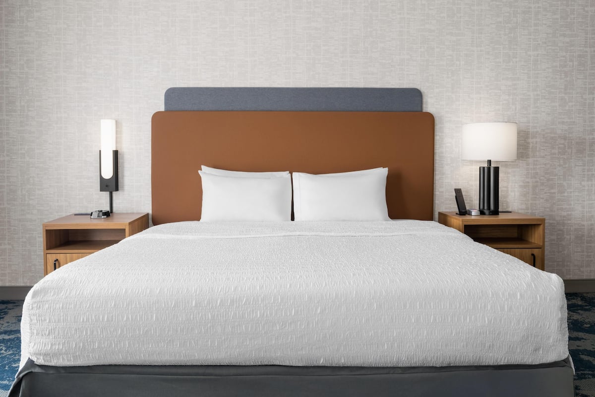 Phòng Suite, 1 giường cỡ king, phù hợp cho người khuyết tật, không hút thuốc | Bộ đồ giường cao cấp, nệm có lớp đệm bông, két bảo mật tại phòng