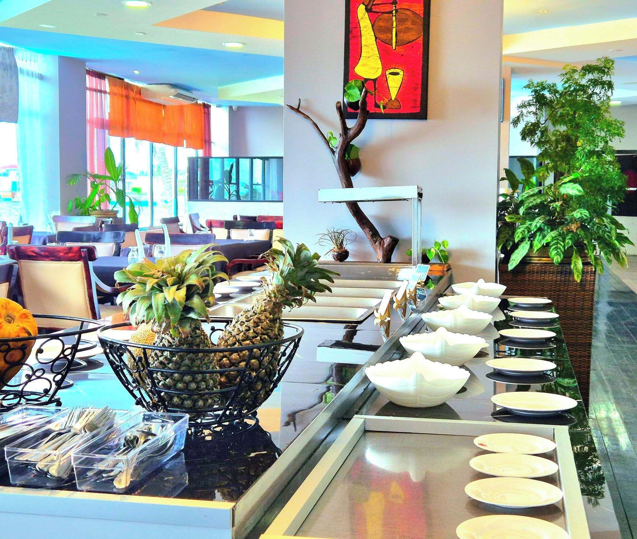 Σερβίρεται πρωινό, μεσημεριανό με διεθνής κουζίνα και θέα στη θάλασσα 