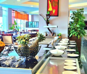 Breakfast, lunch, dinner served; international cuisine, ocean views 