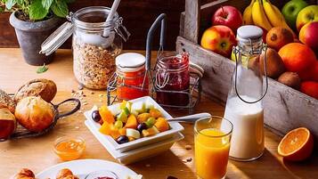 Desayuno buffet diario (EUR 12.9 por persona)