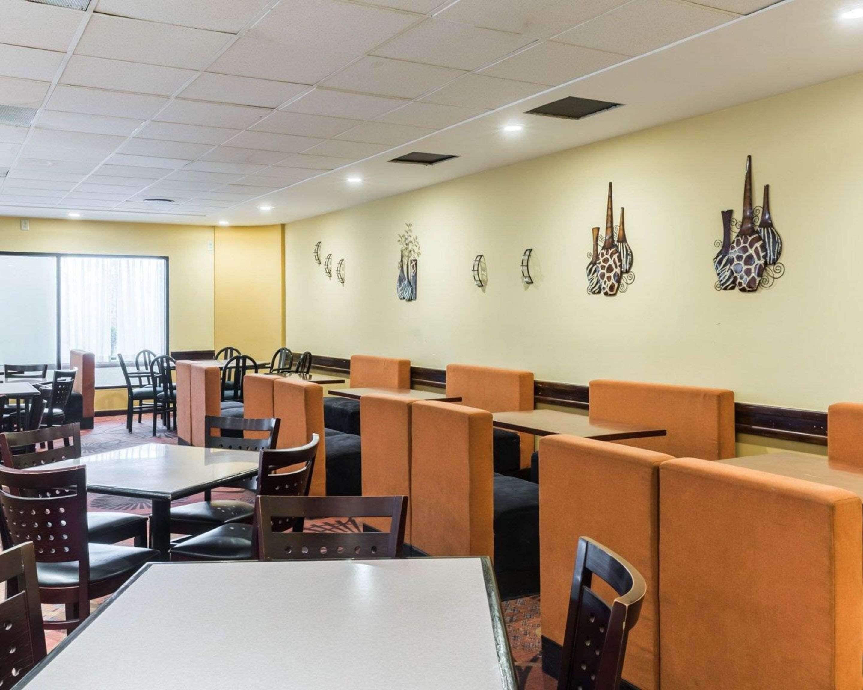 Photo - Clarion Hotel Somerset - New Brunswick