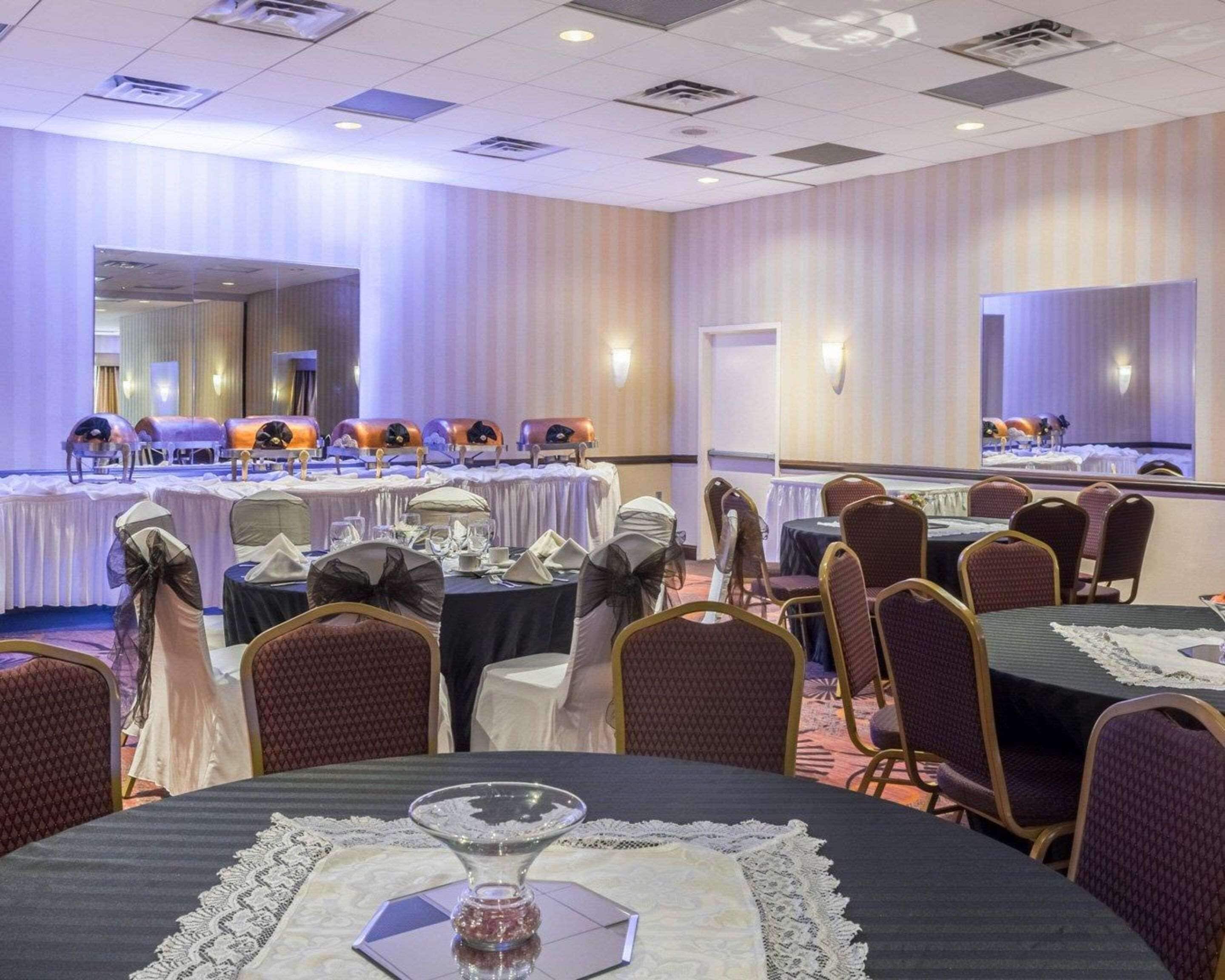 Photo - Clarion Hotel Somerset - New Brunswick