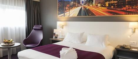 Chambre Supérieure, 1 grand lit, réfrigérateur | Literie de qualité supérieure, coffres-forts dans les chambres, bureau