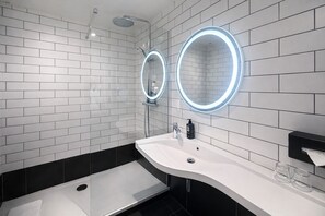 Combined shower/tub, eco-friendly toiletries, hair dryer, towels