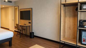 Hochwertige Bettwaren, Pillowtop-Betten, Zimmersafe, Schreibtisch