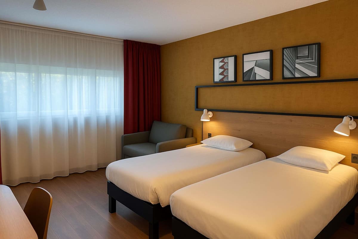 Classic Room, Multiple Beds | Premium bedding, pillowtop beds, in-room safe, desk