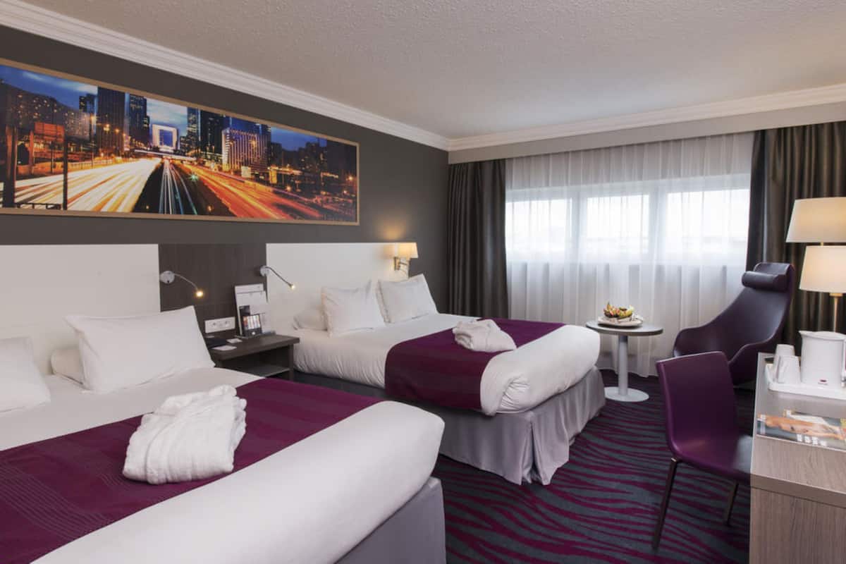 Premium bedding, in-room safe, desk, blackout curtains
