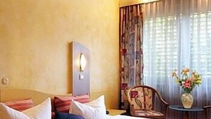 Minibar, in-room safe, soundproofing, WiFi - Luxor Hotel (Frankfurt)